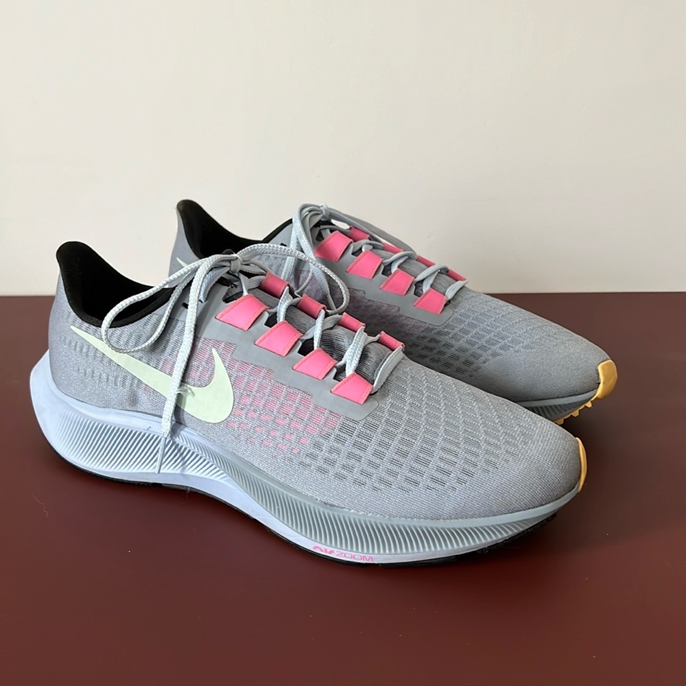 Men’s Nike Pegasus 37 running shoes US M SIZE 11